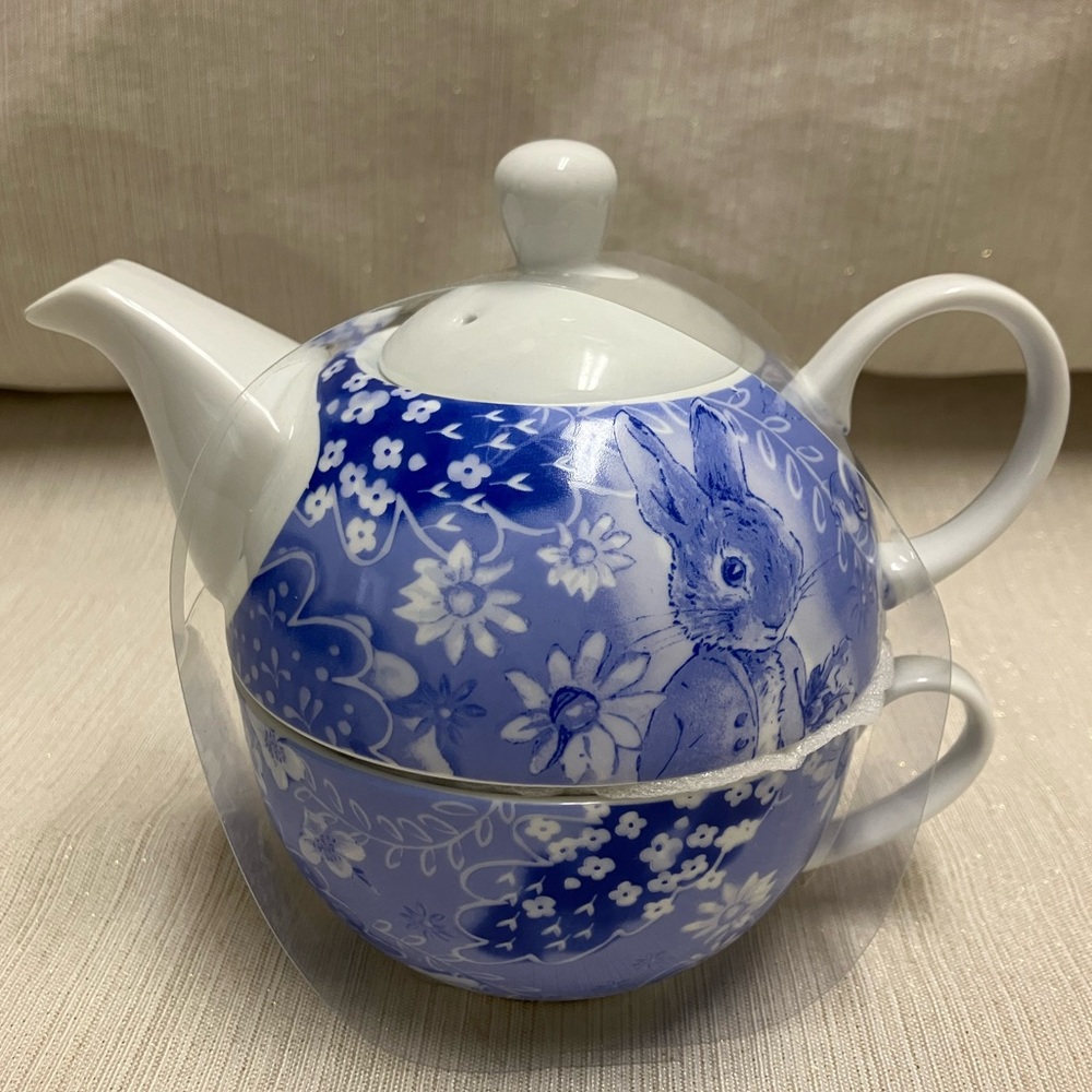 Beatrix Potter Peter Rabbit Teapot & One Cup Set